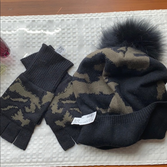 HAT AND GLOVE SET - Picture 3 of 3